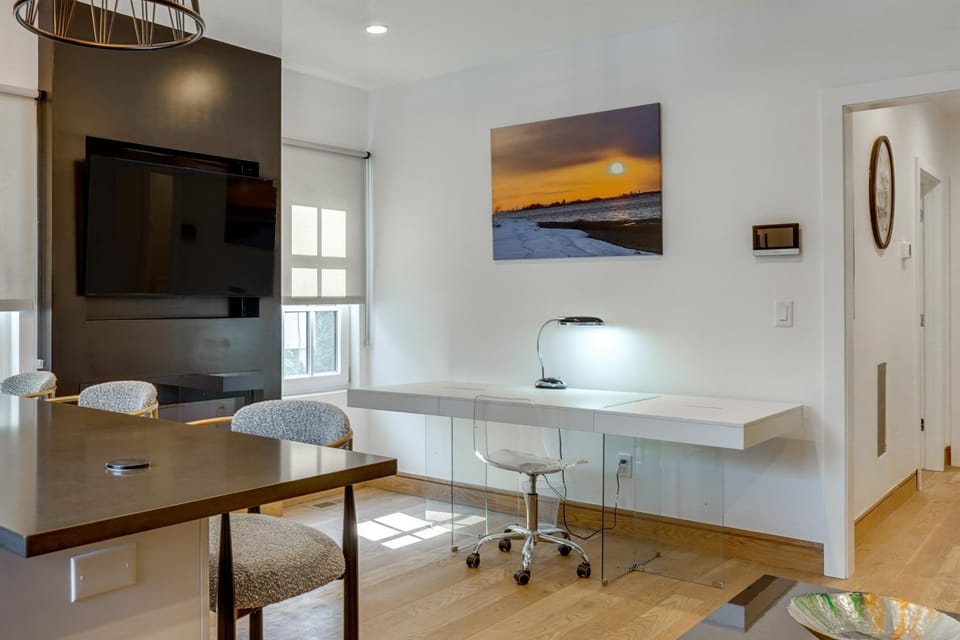 Walk to Dining & Marina! Modern Stamford Condo House in Stamford
