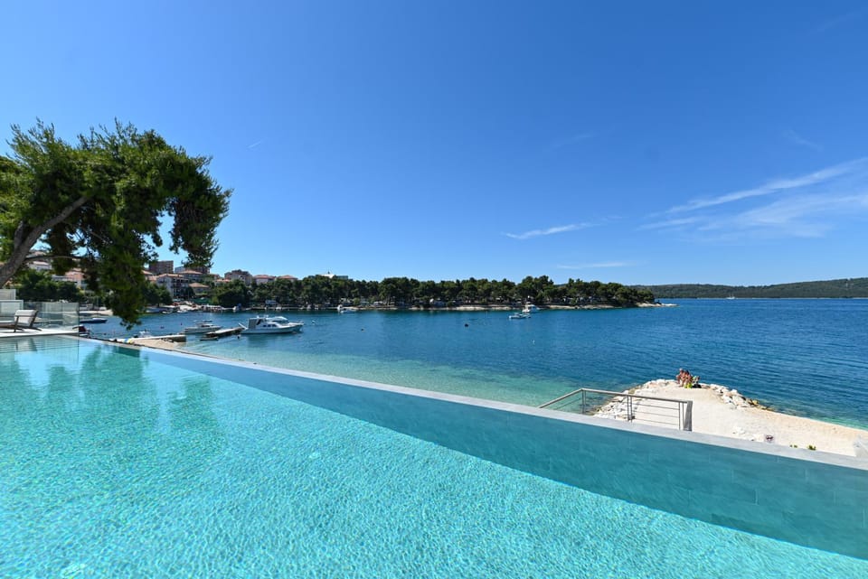 Nearby landmark, Day, Beach, Sea view, Swimming pool