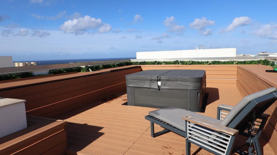 Solea - 2BR Penthouse with Rooftop Jacuzzi & BBQ Apartment in Saint Paul's Bay