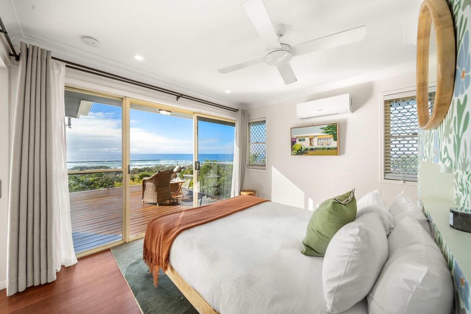 Bed, View (from property/room), Balcony/Terrace, Photo of the whole room, Bedroom, Sea view