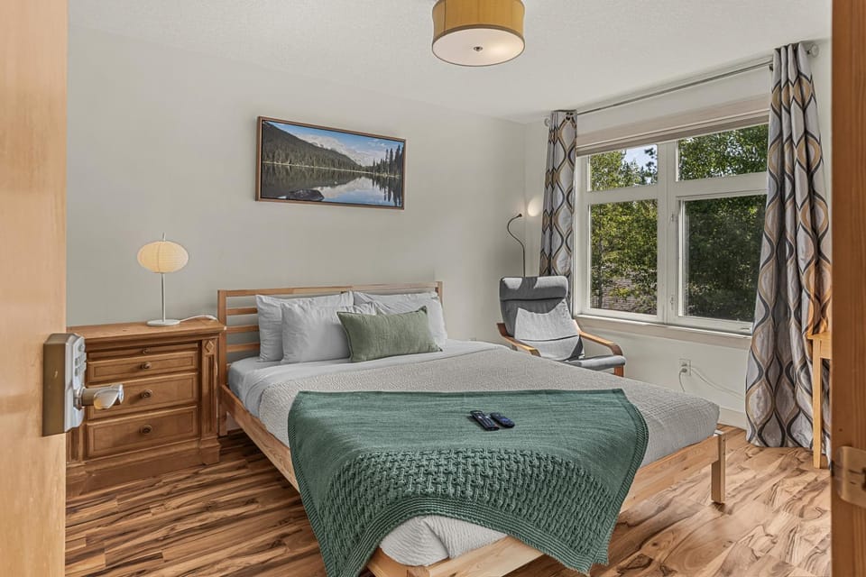 Quaint Canmore Basecamp Views Apartment in Canmore