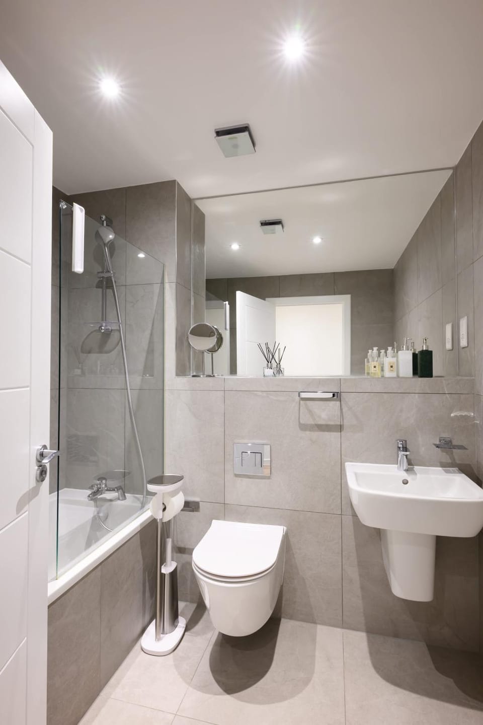 Modern Stanmore Flat - 30 Mins to Central London Apartment in Harrow