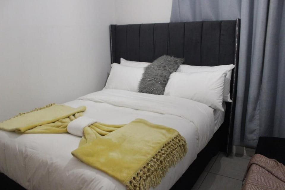 First Gen lagoon facing luxury apartment Apartment in Pretoria