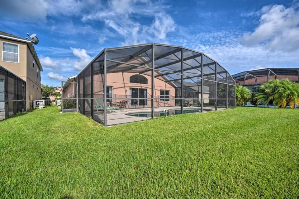 Pool Home 4 Bedroom Minutes From Disney House in Kissimmee