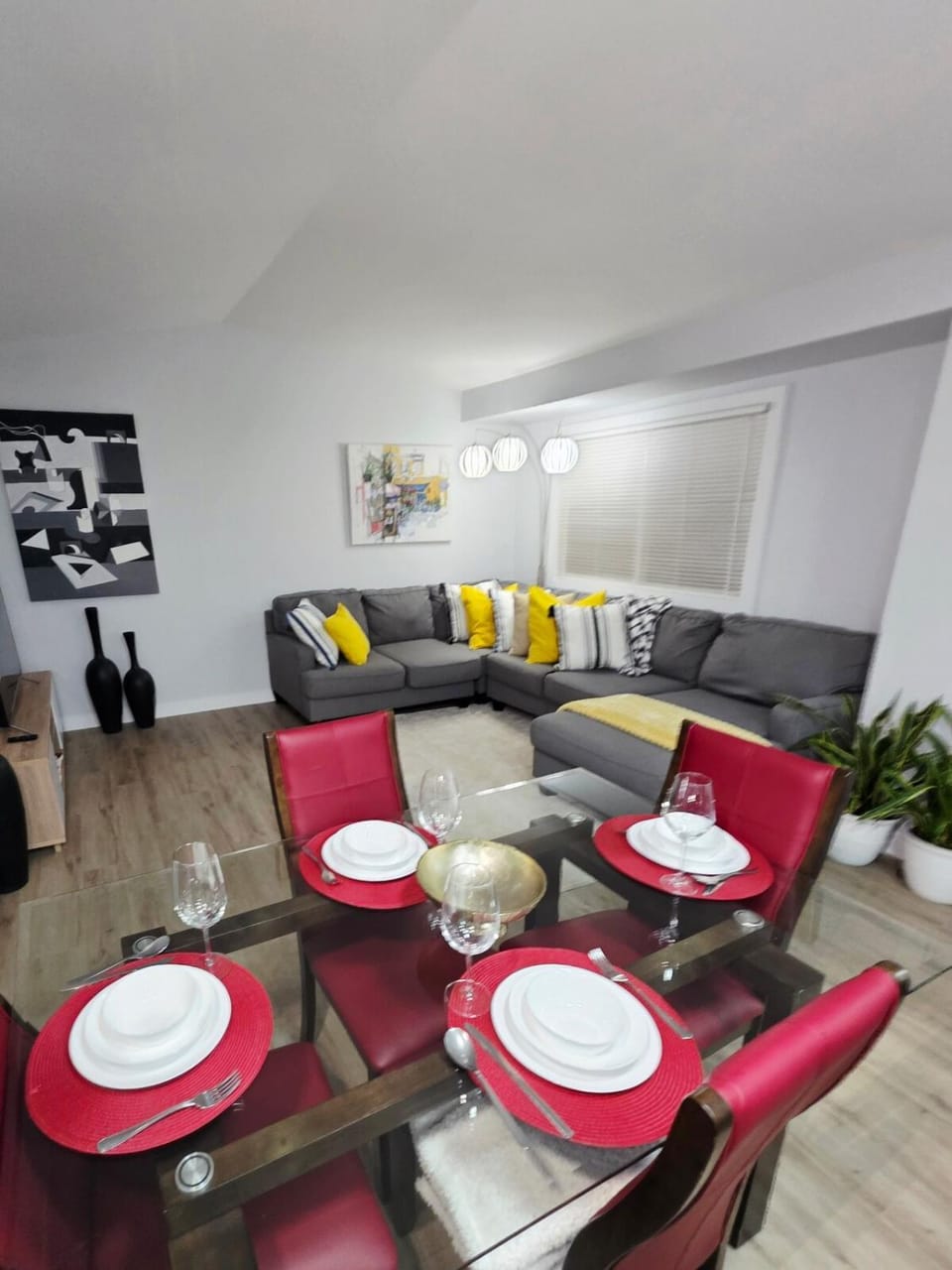Sleek Family Friendly Home near WEM House in Edmonton