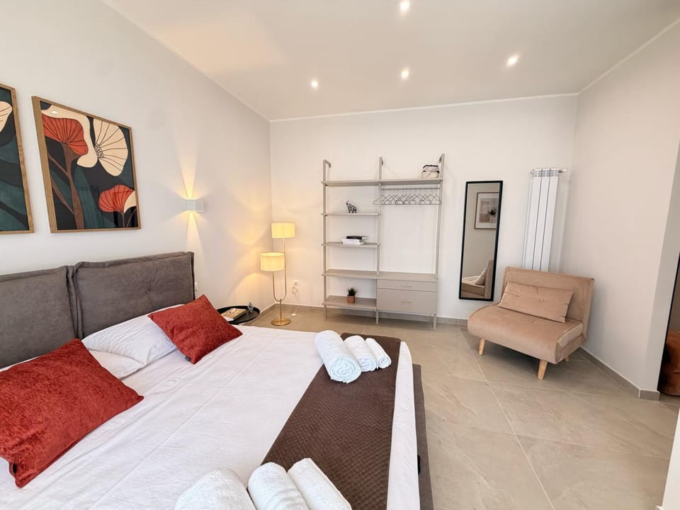 Photo of the whole room, Bedroom