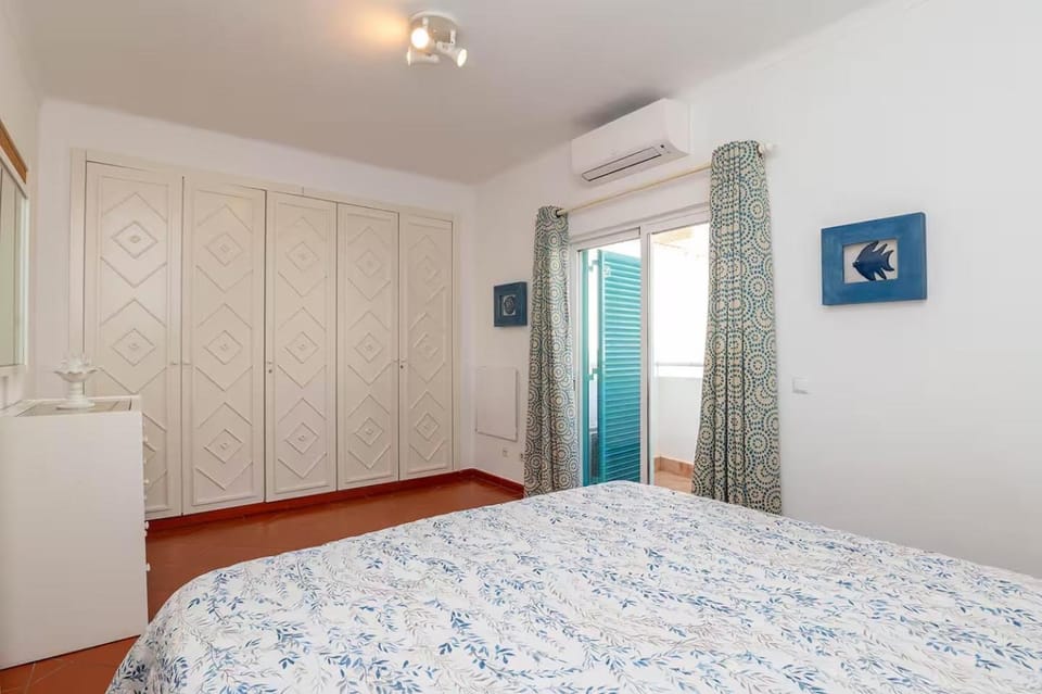 Bed, Bedroom, air conditioner