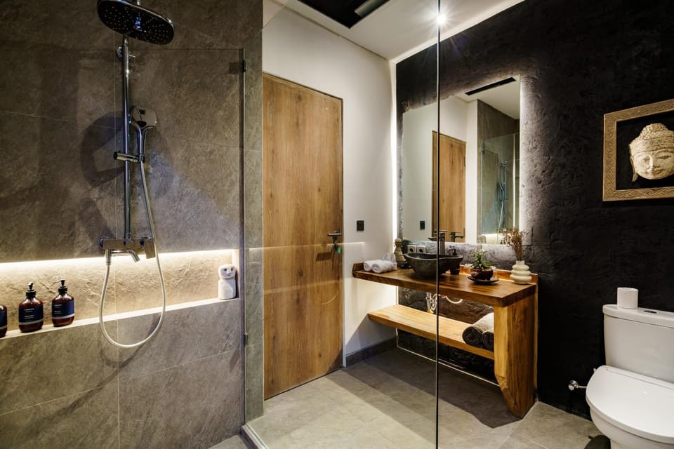 Shower, Toilet, Bathroom, towels