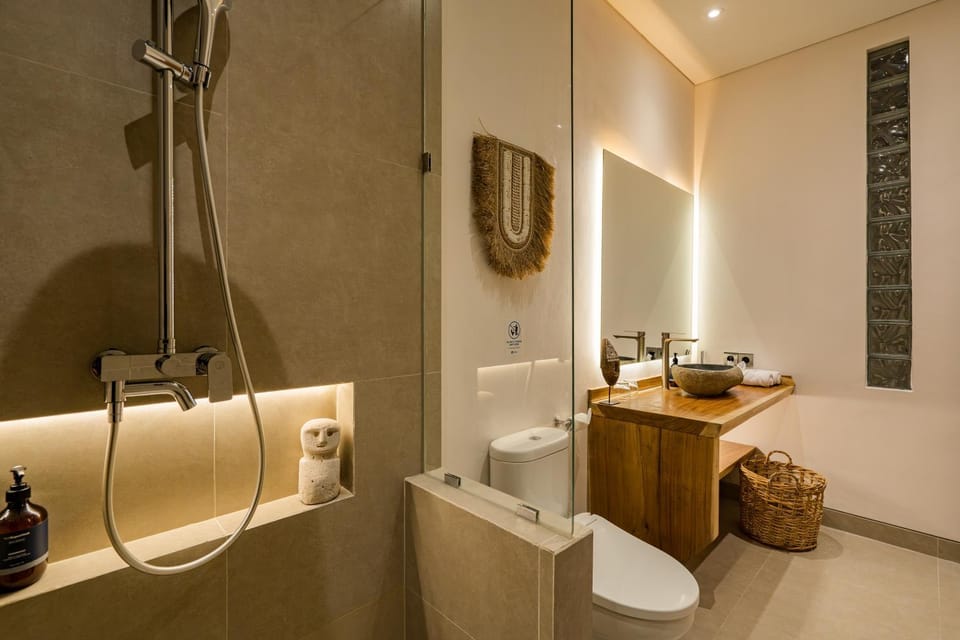Toilet, Bathroom, towels
