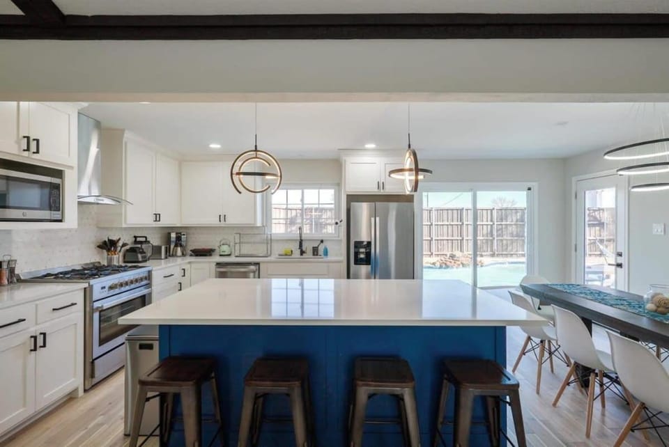 Perfect Getaway Home w Pool Jacuzzi Cinema Room House in Pennsylvania