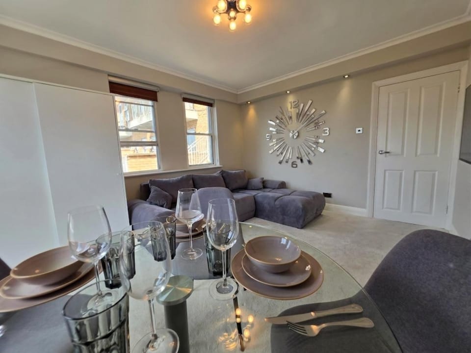 Living room, Dinner