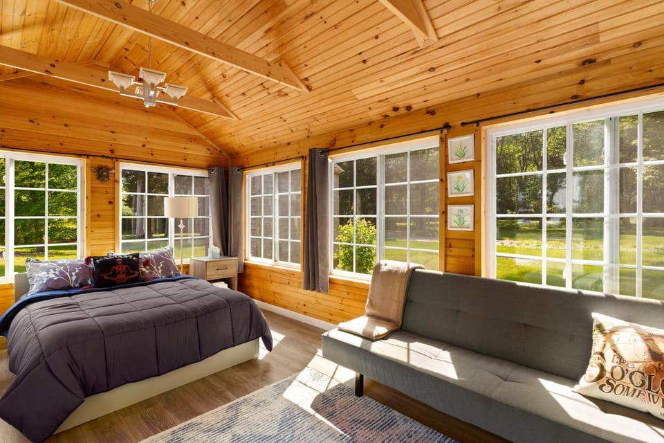 Lakefront Guesthouse w Sunrise View Bed and Breakfast in Stonington