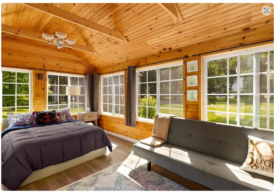 Lakefront Guesthouse w Sunrise View Dock Bed and Breakfast in Stonington