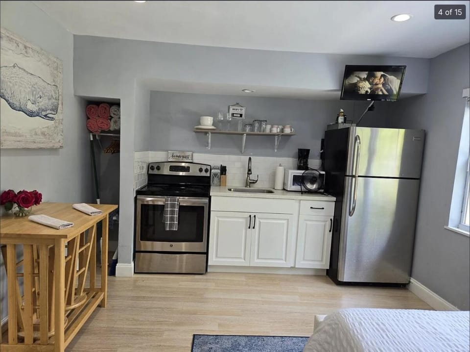Hideaway Steps off Atlantic Ave - Private Studio House in Delray Beach