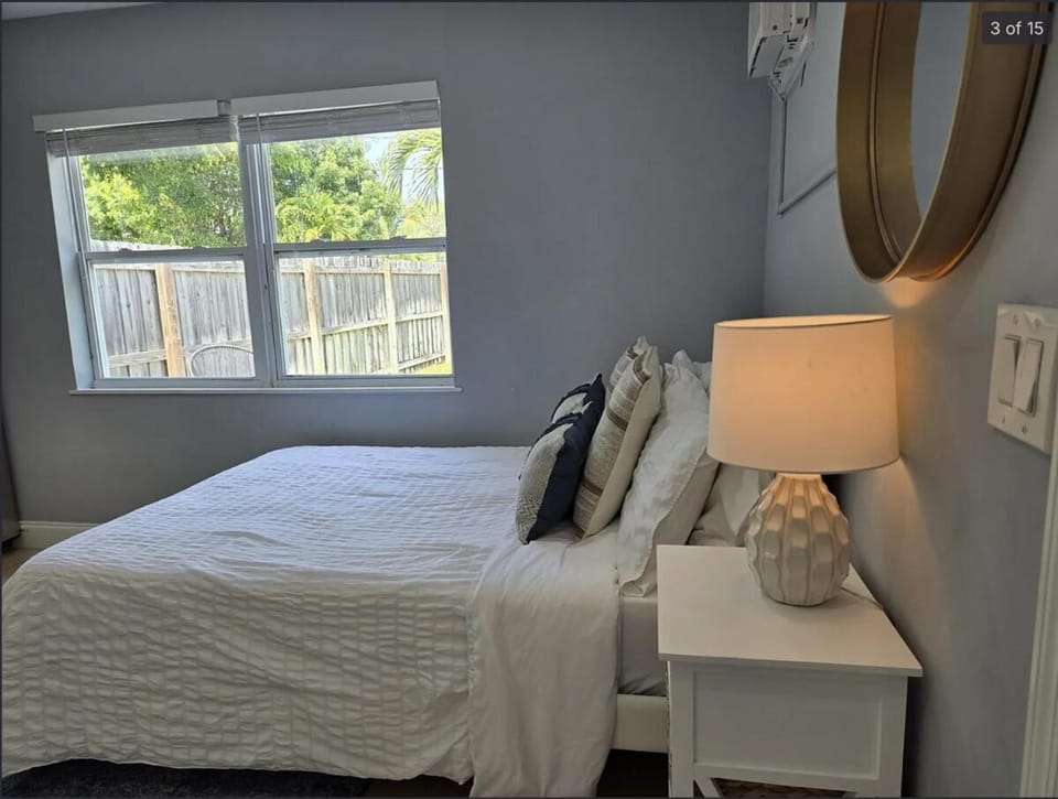 Hideaway Steps off Atlantic Ave - Private Studio House in Delray Beach