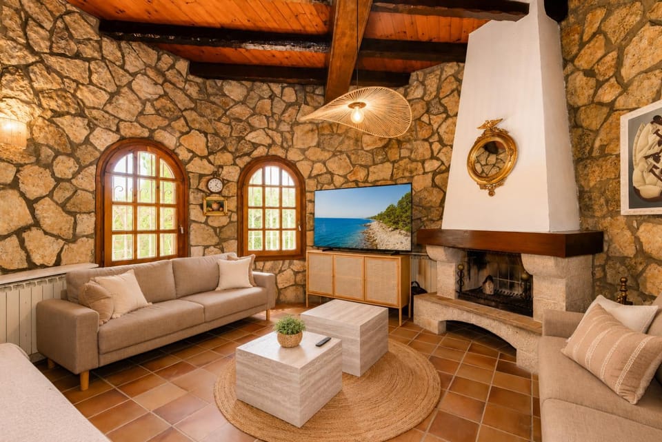 Communal lounge/ TV room, Living room