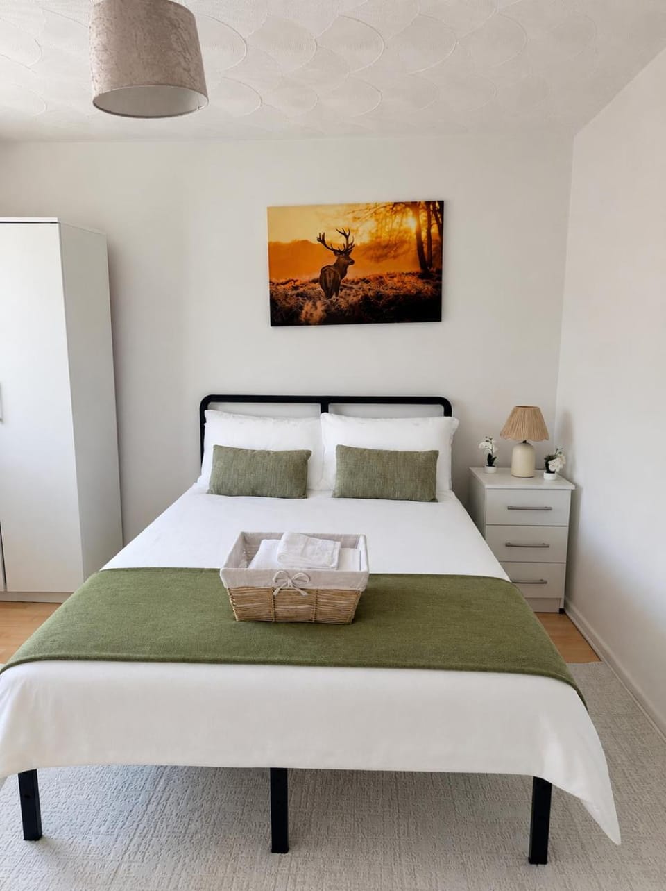 Bed, Bedroom, towels