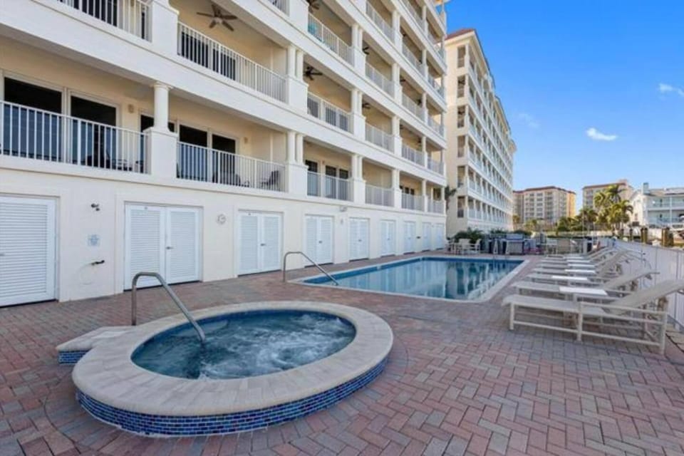 Executive penthouse in Redington Shores Apartment in North Redington Beach