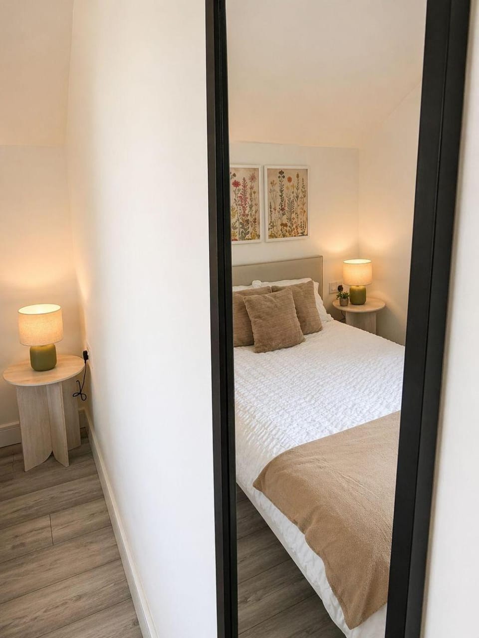 2BR, Free-Parking, Contractor &Holiday, Sleeps 6 Apartment in Cardiff