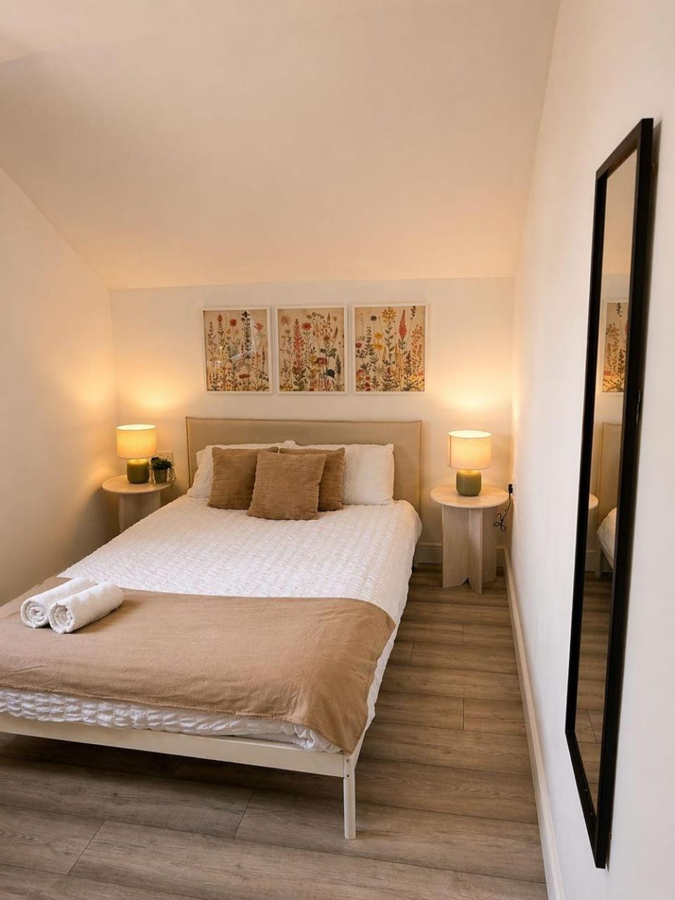 2BR, Free-Parking, Contractor &Holiday, Sleeps 6 Apartment in Cardiff