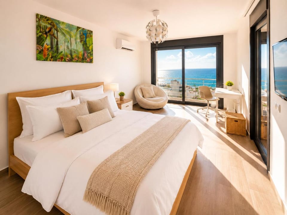 Bed, TV and multimedia, Photo of the whole room, Evening entertainment, Bedroom, Sea view