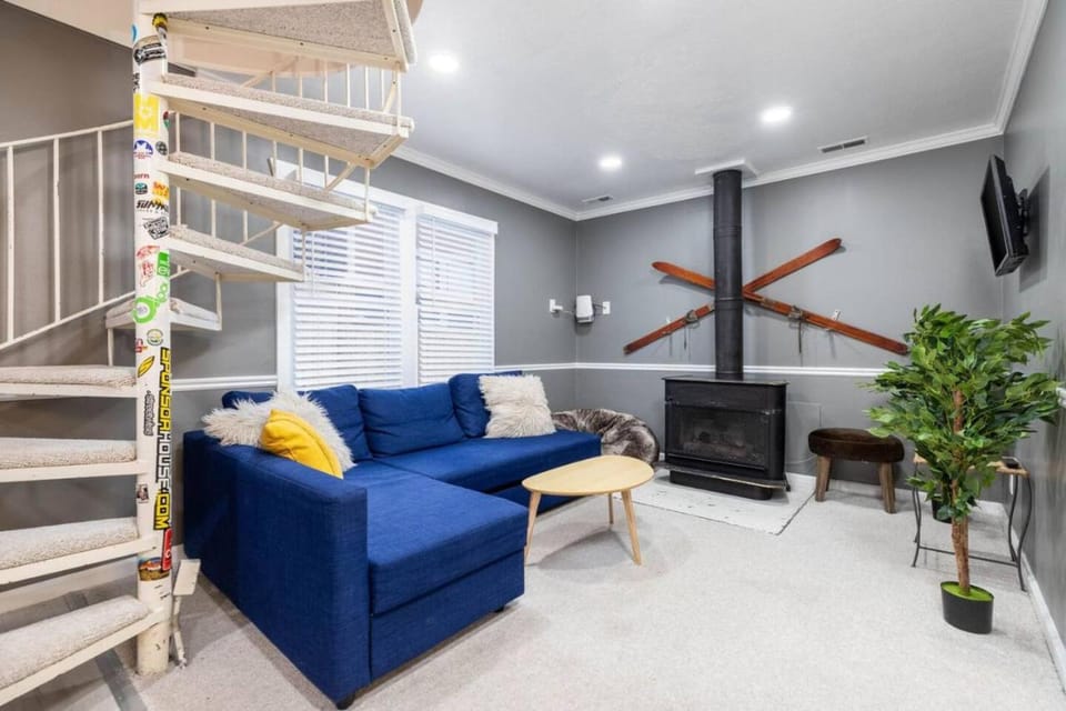 Perfect PC Location - Walk to Ski Lift & Main St House in Park City