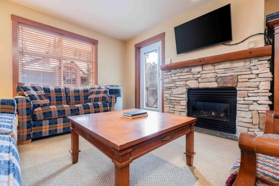 Powderhorn Suite-Ski Out Hot Tub w Mountain View Apartment in Wasatch County