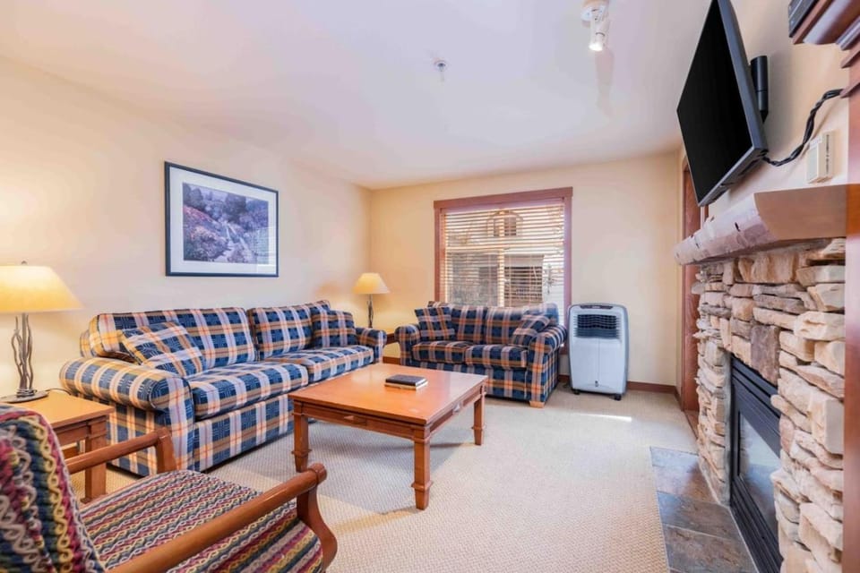 Powderhorn Suite-Ski Out Hot Tub w Mountain View Apartment in Wasatch County