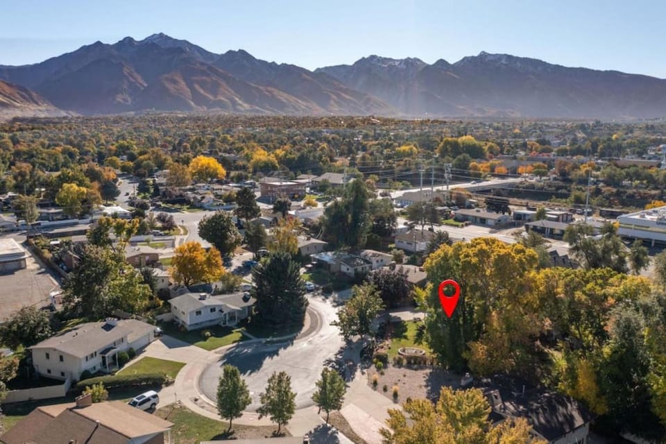Lower Murray Cottonwood Circle - Close to Skiing House in Cottonwood Heights