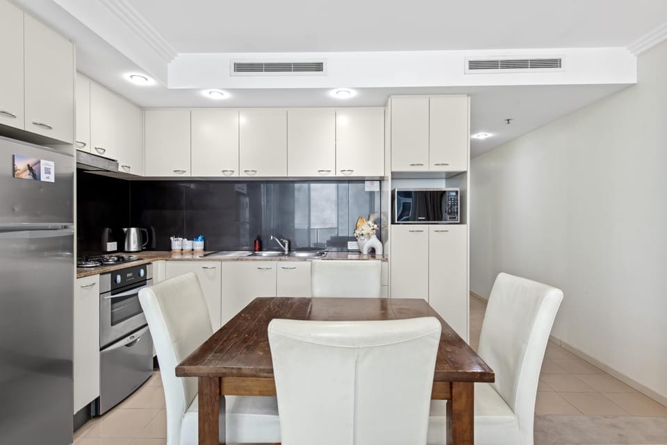 Stylish CBD Apt with Pool, Sauna, Gym & Bathtub Apartment in Brisbane City