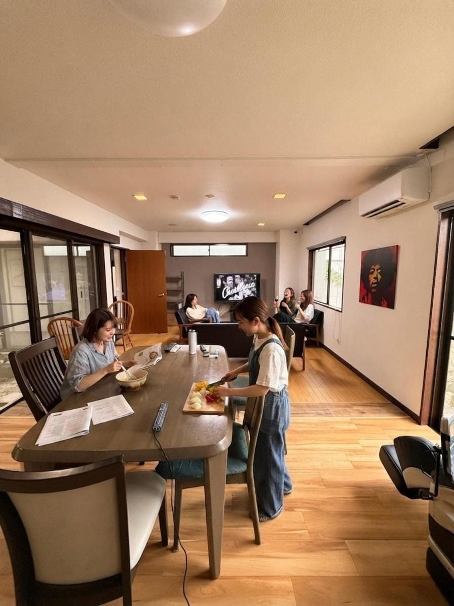 Communal lounge/ TV room, Living room, Dining area