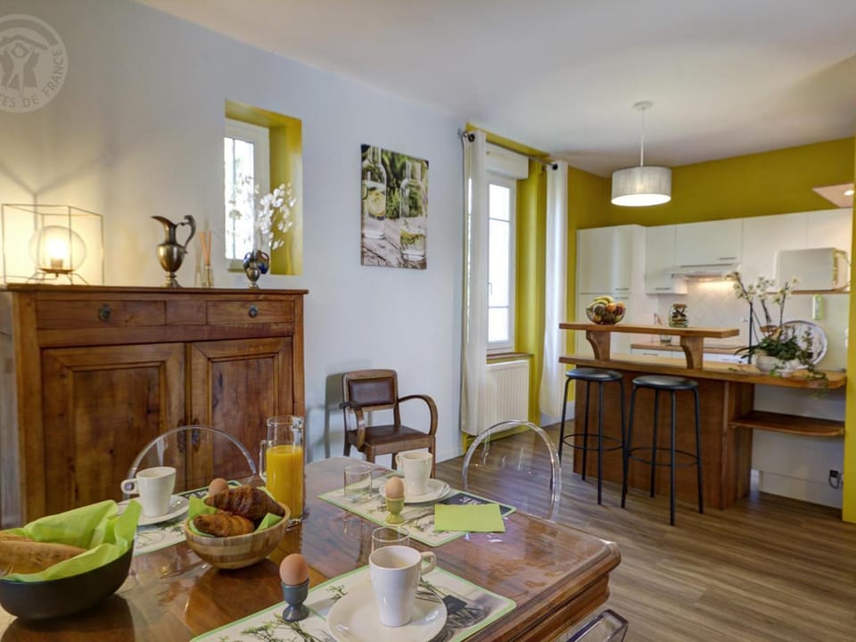 Appartement charmant avec jardin - 2 pers. - FR-1-496-413 Apartment in Auvergne-Rhône-Alpes