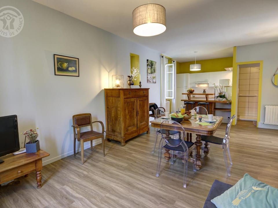 Appartement charmant avec jardin - 2 pers. - FR-1-496-413 Apartment in Auvergne-Rhône-Alpes