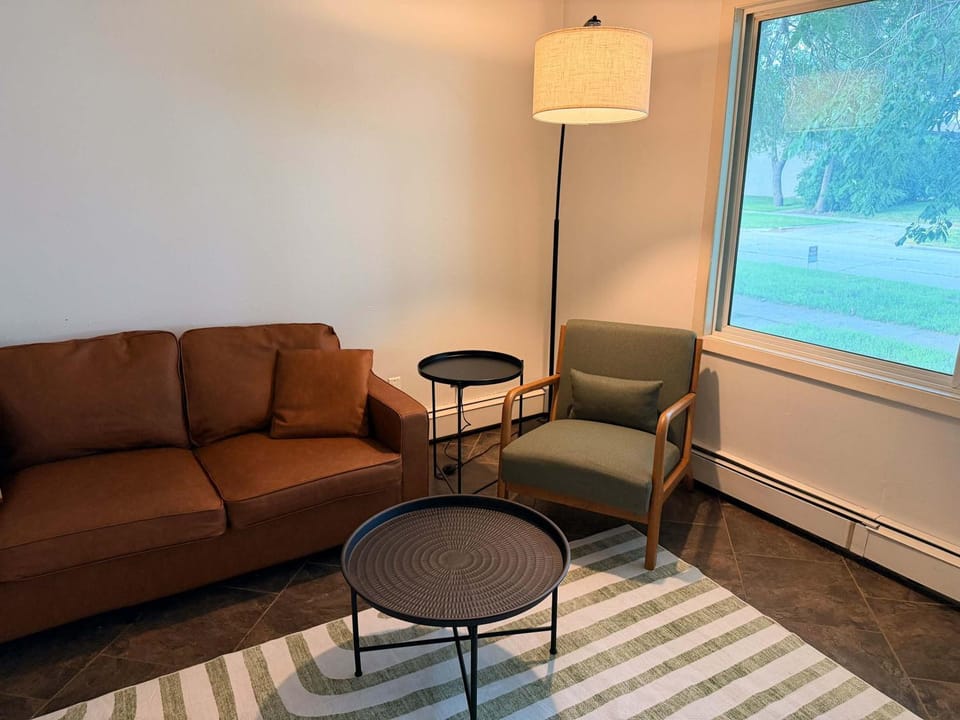 Updated 2-Bedroom near NDSU Large Living Area Apartment in Fargo