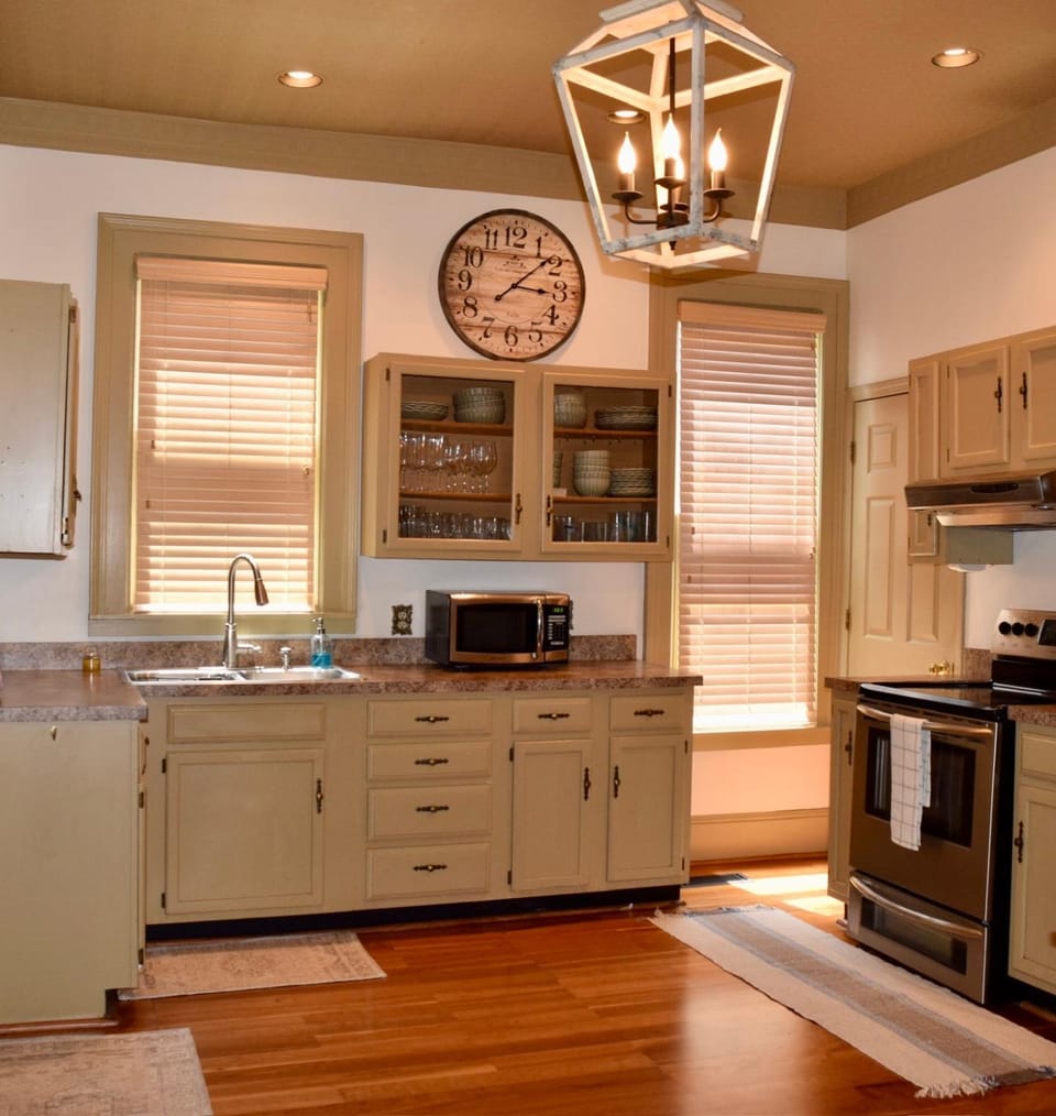 Elegant Historic Home - 1 Mile to Downtown House in Jeffersonville