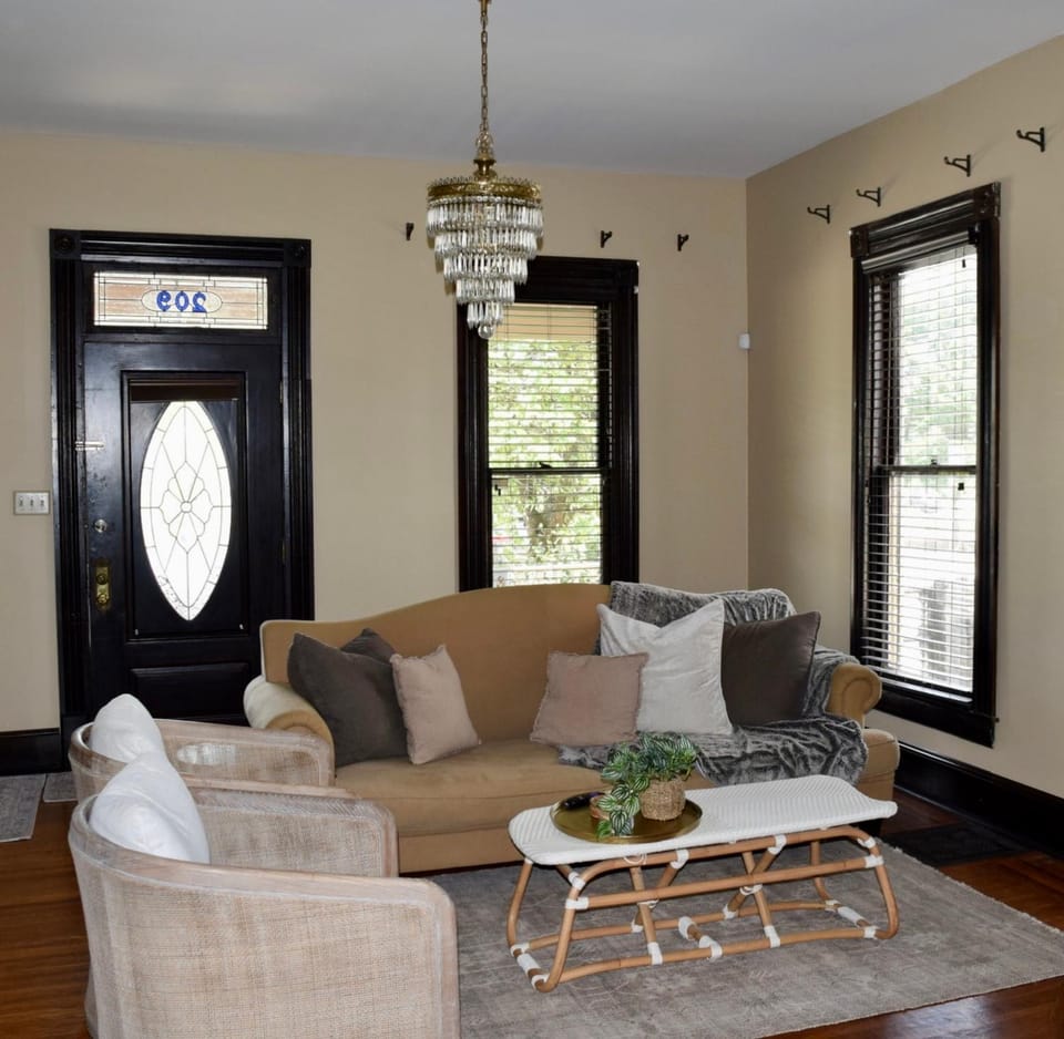 Elegant Historic Home - 1 Mile to Downtown House in Jeffersonville
