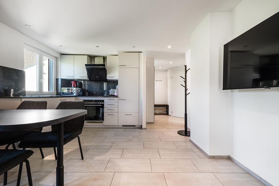 Dining area, kitchen
