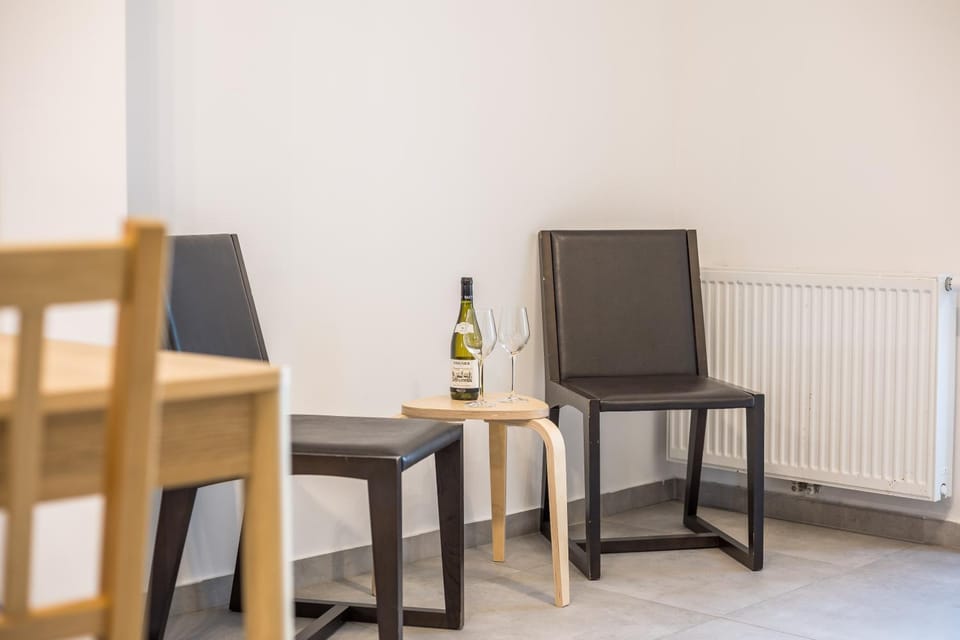 Dining area, internet