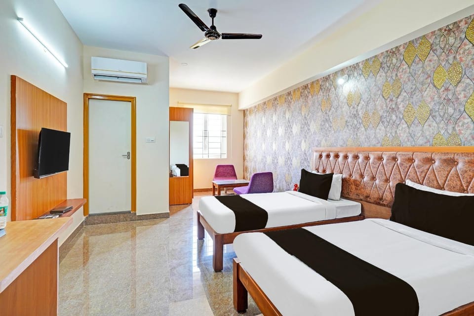 Communal lounge/ TV room, Bed, TV and multimedia, Living room, Photo of the whole room, Seating area, Evening entertainment, Bedroom, fireplace, air conditioner
