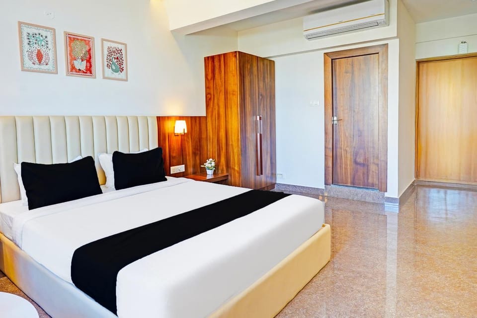 Bed, Photo of the whole room, Bedroom, wardrobe, air conditioner