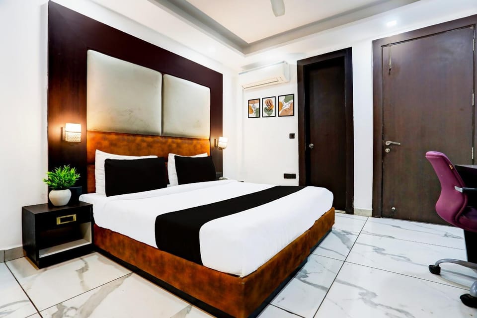 Bed, Photo of the whole room, Bedroom, hair dresser, wardrobe