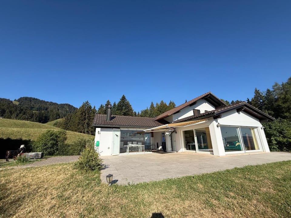 Property building, Spring, Day, Natural landscape, Summer, Mountain view