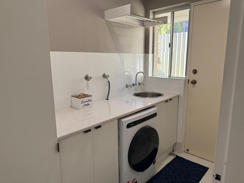 Royal St Villa 2 w Parking and Courtyard House in Perth
