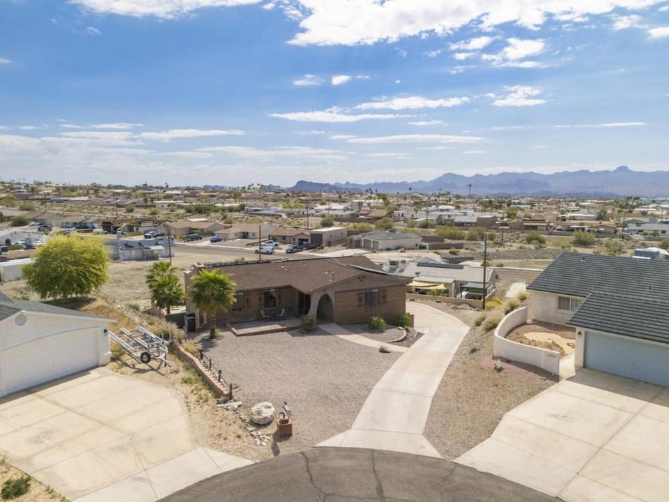 Minnow Place - Pool, Pool Table, Spacious, Central Villa in Lake Havasu City