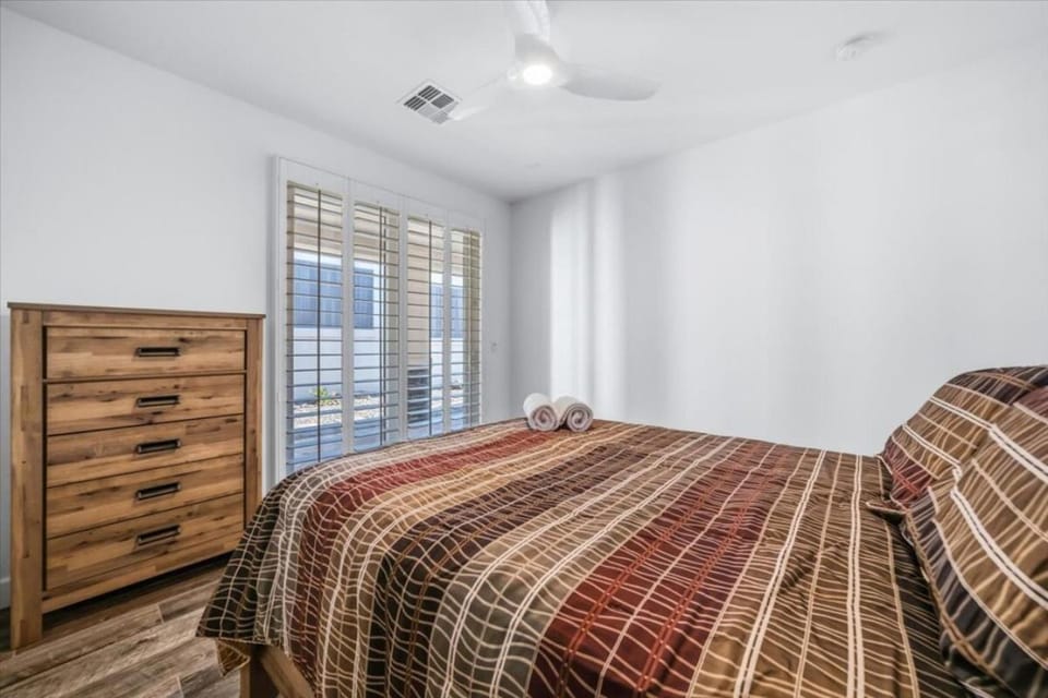 Luxury Cardinal Retreat - Pool, Spa, BBQ, Garage Villa in Lake Havasu City
