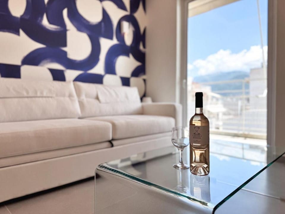 Ammos by Lithos & Key - 2bdr Kalamata Sea View Flat Apartment in Messenia