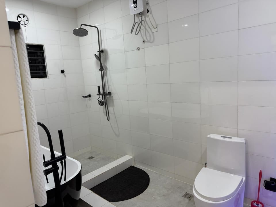 Shower, Toilet, Bathroom, Bath