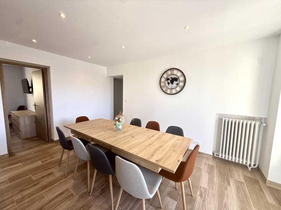Dining area, Meals