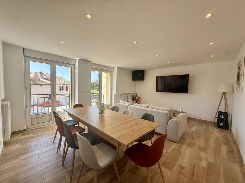 Communal lounge/ TV room, Seating area, Dining area