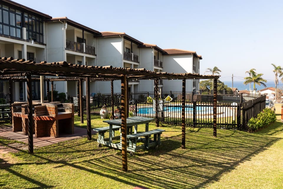 Property building, Garden view, Pool view, Swimming pool